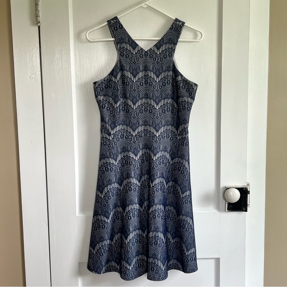 Gently used sz 6 dress.